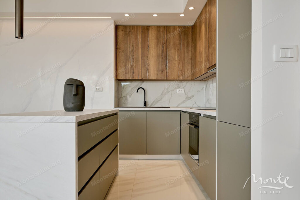 uyutnaya kvartira s 2 spalnyami i panoramnym vidom na more v rafailovichi 09