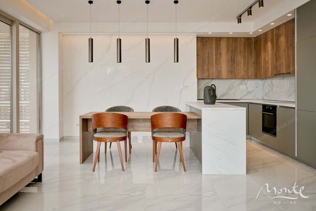 uyutnaya kvartira s 2 spalnyami i panoramnym vidom na more v rafailovichi 11