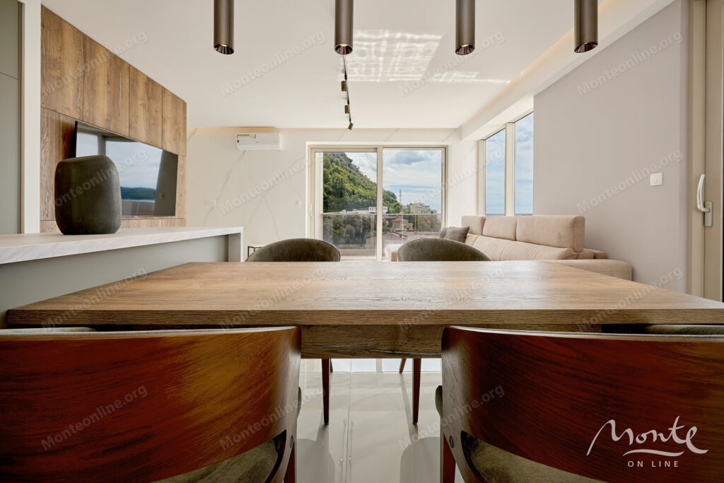 uyutnaya kvartira s 2 spalnyami i panoramnym vidom na more v rafailovichi 12