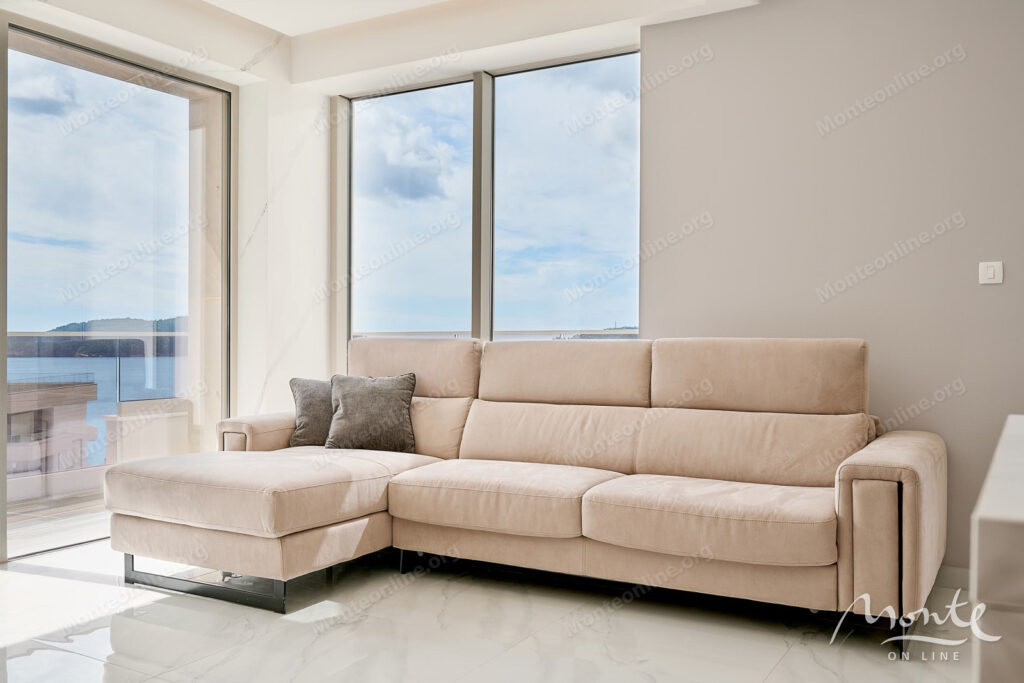 uyutnaya kvartira s 2 spalnyami i panoramnym vidom na more v rafailovichi 13