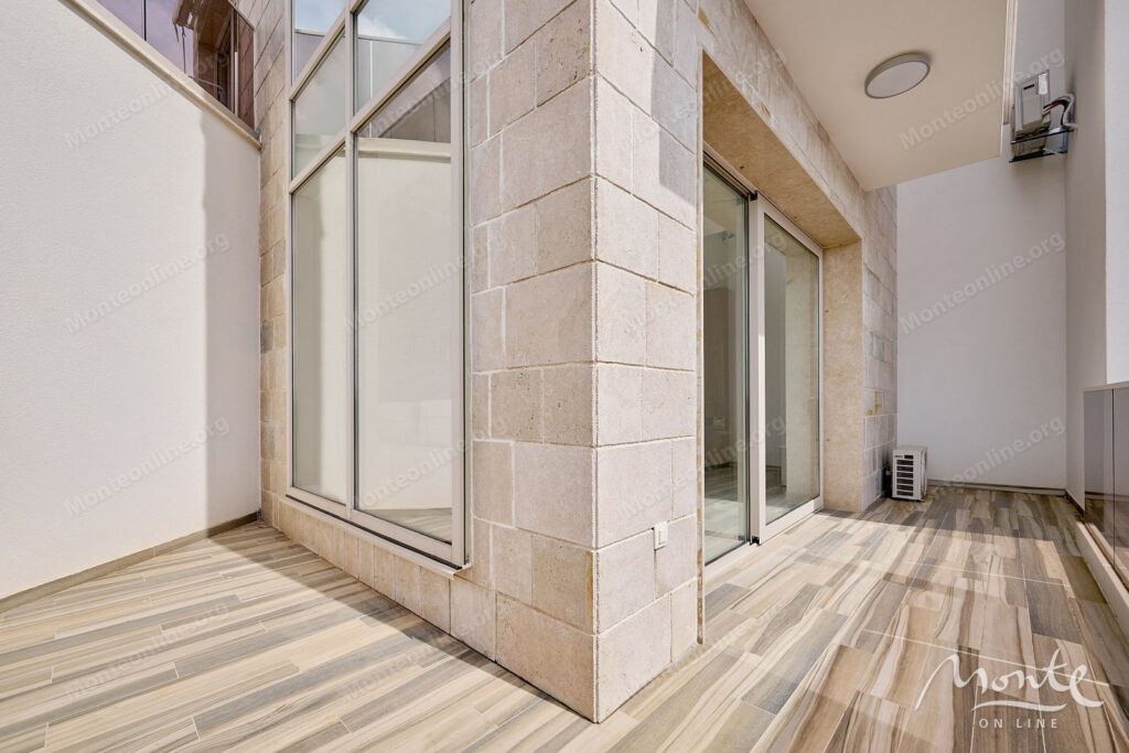 uyutnaya kvartira s 2 spalnyami i panoramnym vidom na more v rafailovichi 17