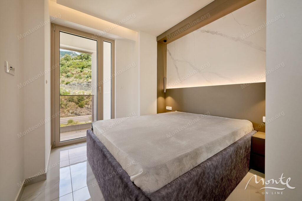 uyutnaya kvartira s 2 spalnyami i panoramnym vidom na more v rafailovichi 23