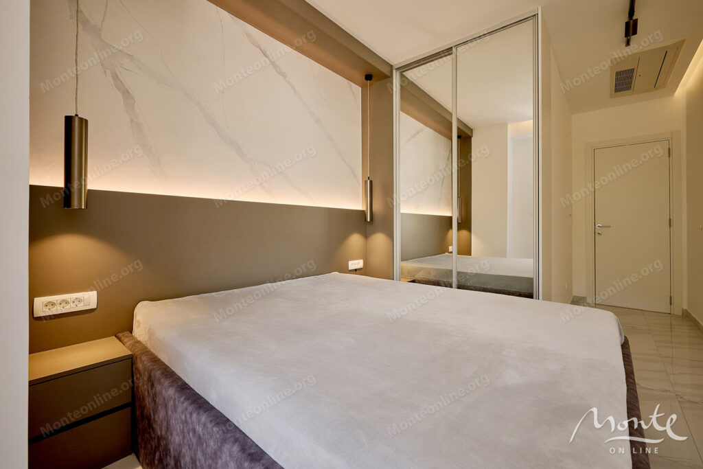 uyutnaya kvartira s 2 spalnyami i panoramnym vidom na more v rafailovichi 25