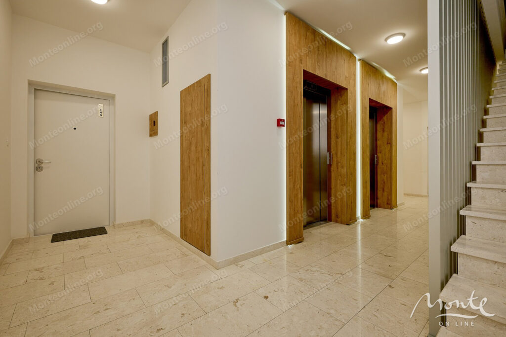 uyutnaya kvartira s 2 spalnyami i panoramnym vidom na more v rafailovichi 30