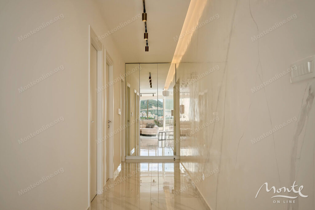 uyutnaya kvartira s 2 spalnyami i panoramnym vidom na more v rafailovichi 31