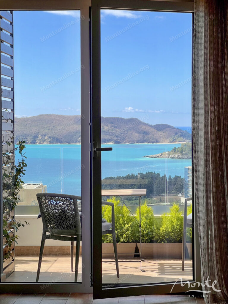 uyutnaya kvartira s 2 spalnyami v bechichi s prekrasnym vidom na more 09