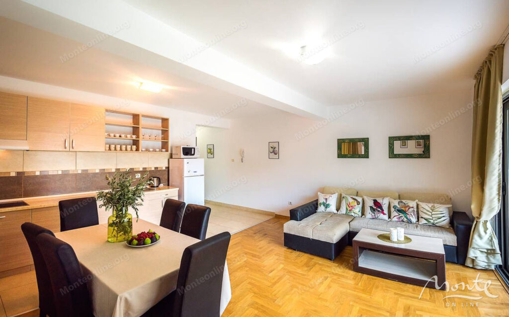 prostornaya kvartira s 2 spalnyami i vidom na gory v kamenovo 04