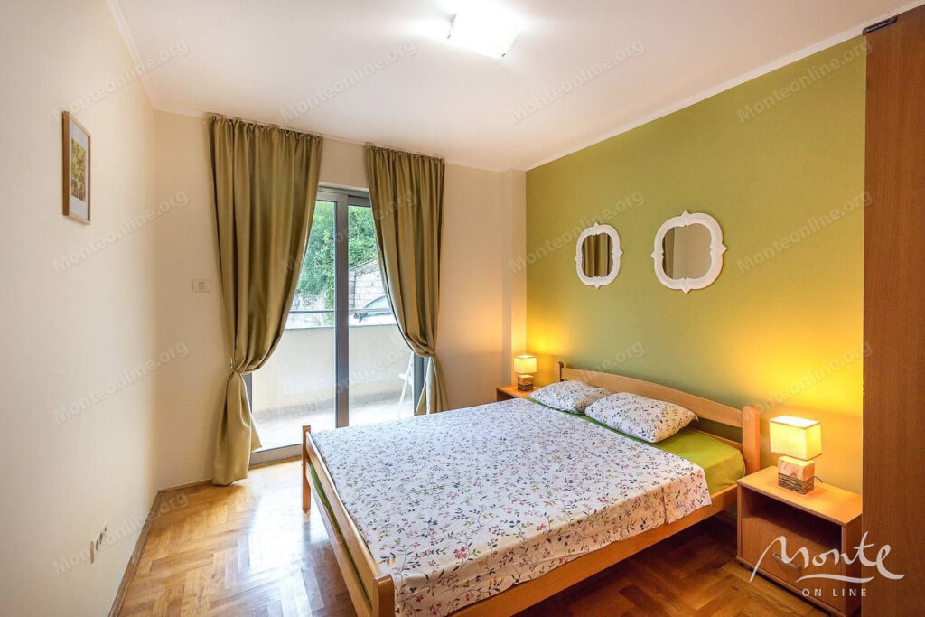 prostornaya kvartira s 2 spalnyami i vidom na gory v kamenovo 06