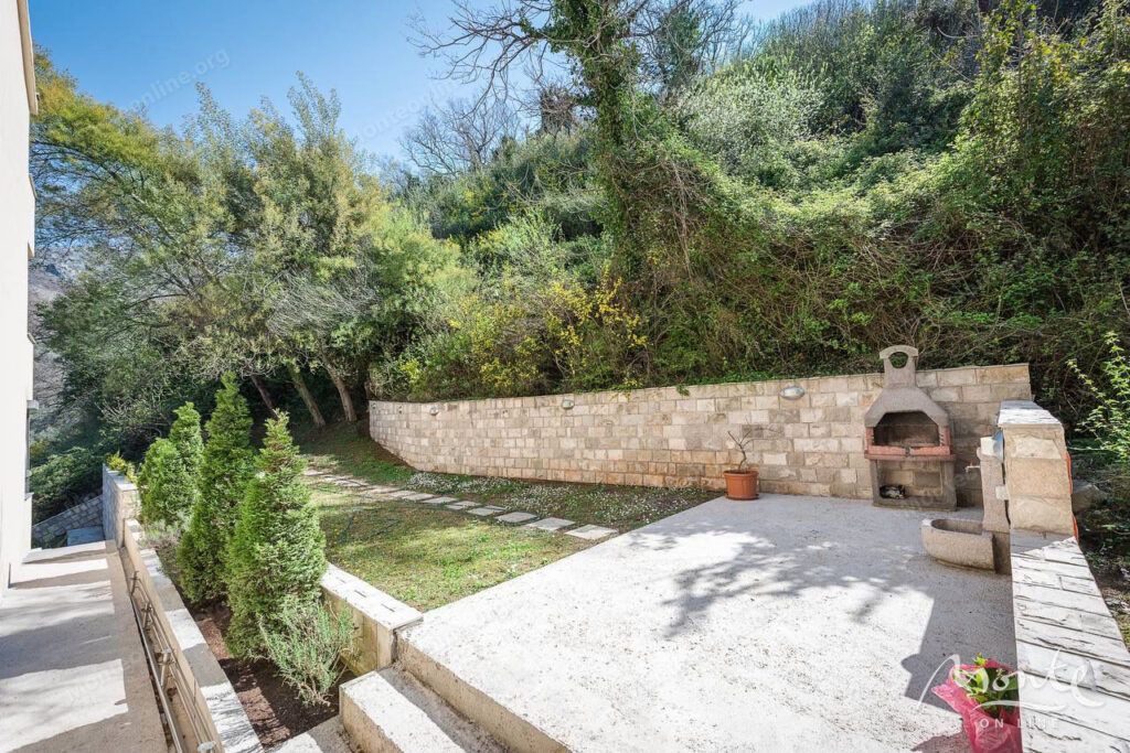 prostornaya kvartira s 2 spalnyami i vidom na gory v kamenovo 08