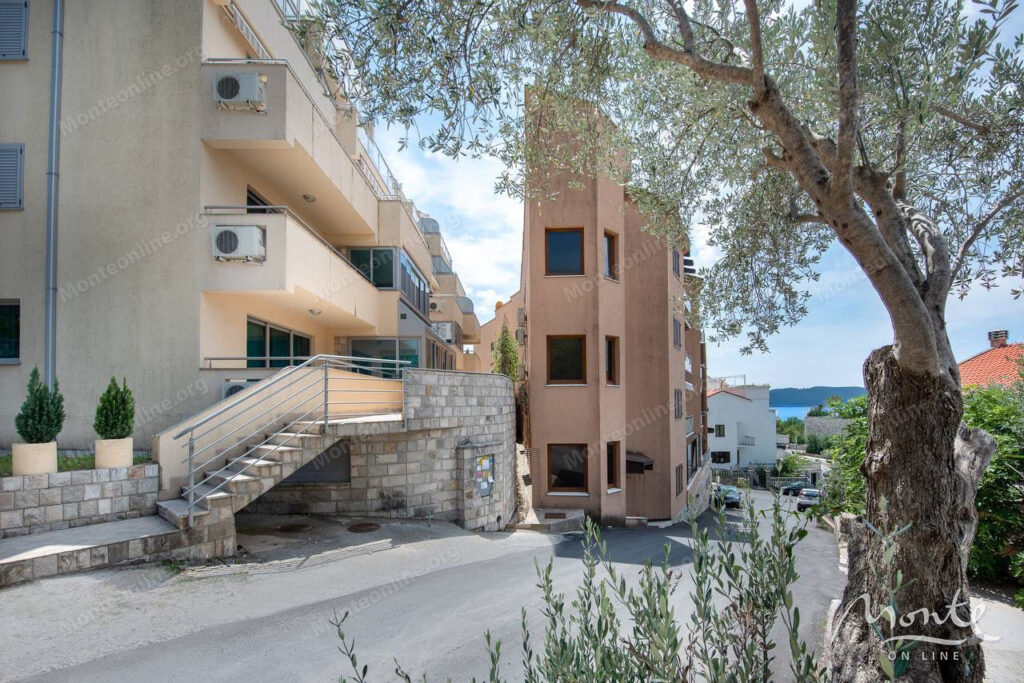 prostornaya kvartira s 2 spalnyami i vidom na gory v kamenovo 09