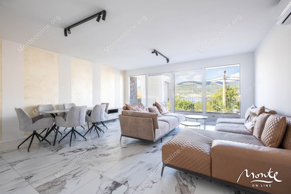 sovremennye taunhausy u morya na poluostrove lushticza 05