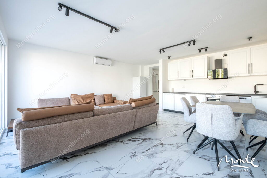 sovremennye taunhausy u morya na poluostrove lushticza 08