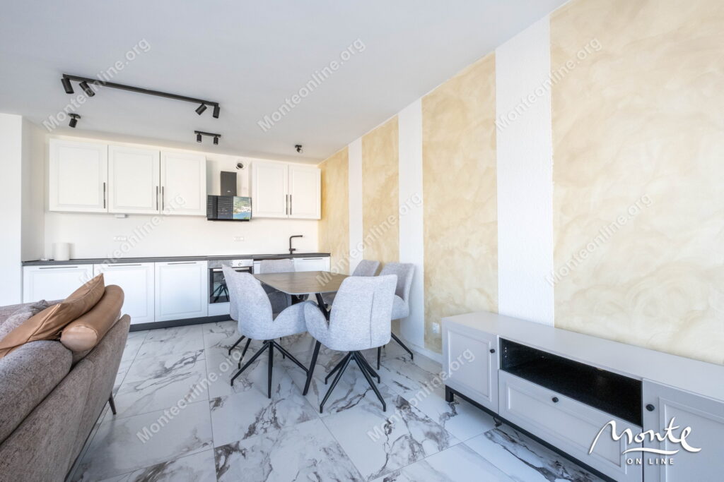 sovremennye taunhausy u morya na poluostrove lushticza 10