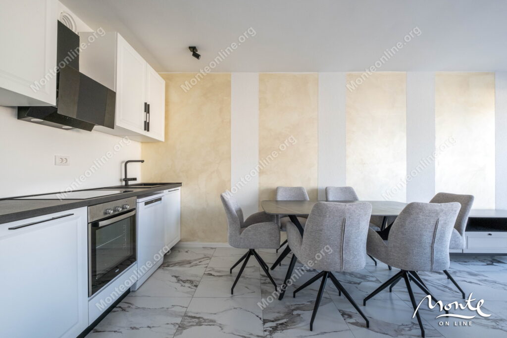 sovremennye taunhausy u morya na poluostrove lushticza 12