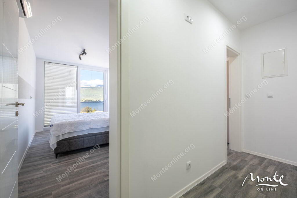 sovremennye taunhausy u morya na poluostrove lushticza 16