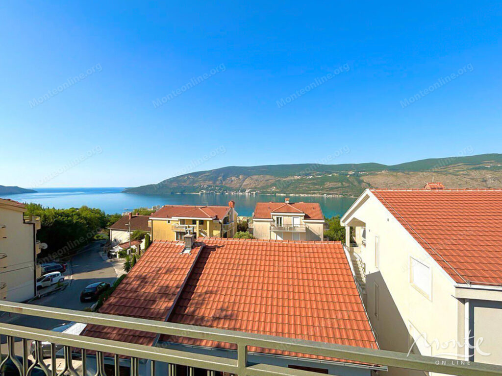 bolshoj uyutnyj dom s vidom na more v herczeg novi 02