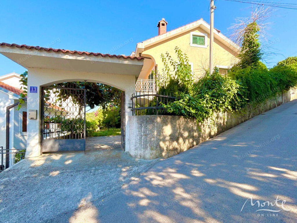 bolshoj uyutnyj dom s vidom na more v herczeg novi 04