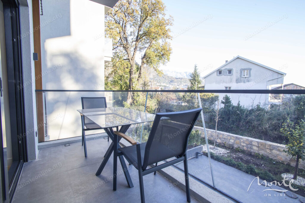 dve kvartiry s 1 spalnej v sovremennom zhilom dome s liftom v tivate 10