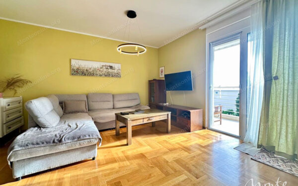 komfortnaya kvartira s 2 spalnyami terrasoj i vidom na more v bechichi 02