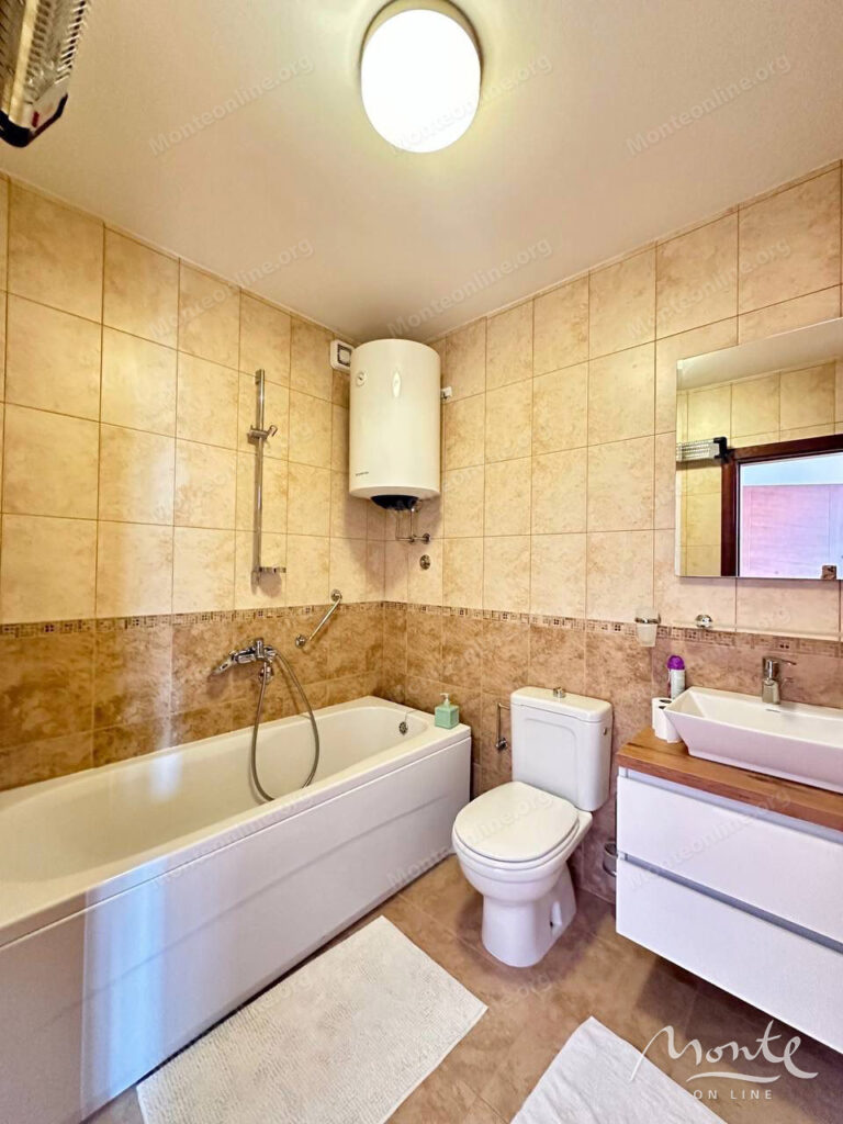 komfortnaya kvartira s 2 spalnyami terrasoj i vidom na more v bechichi 08