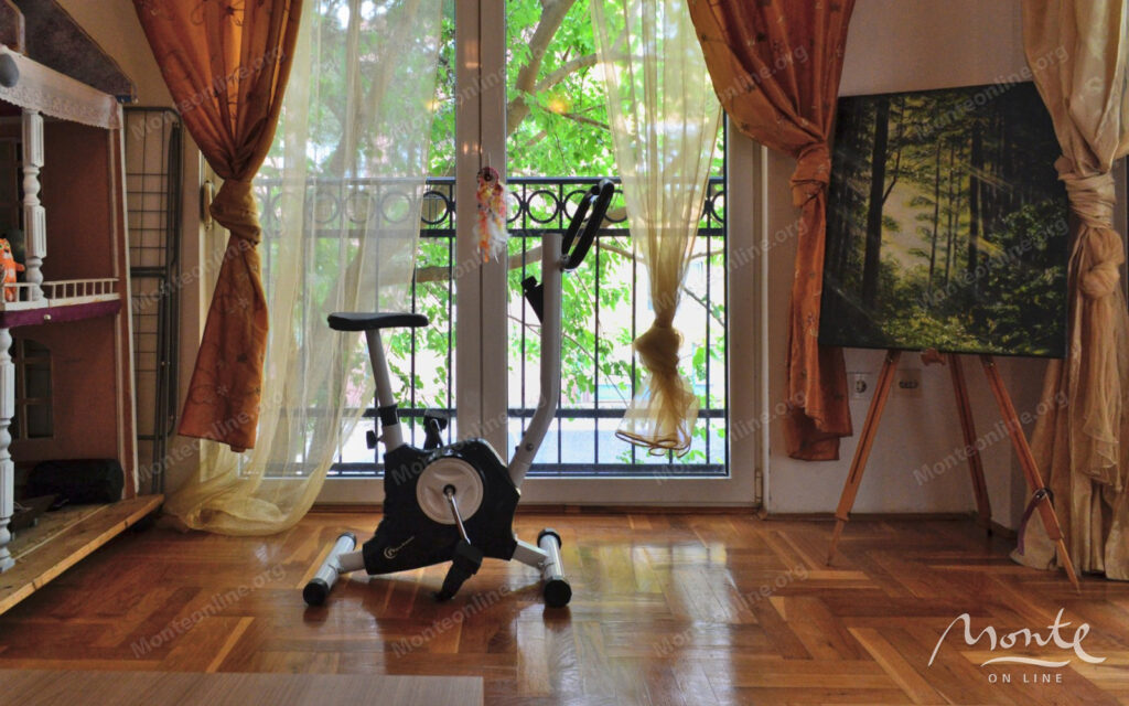 kvartira s 1 spalnej v klubnom dome s bassejnom v budve rajon lazi 07