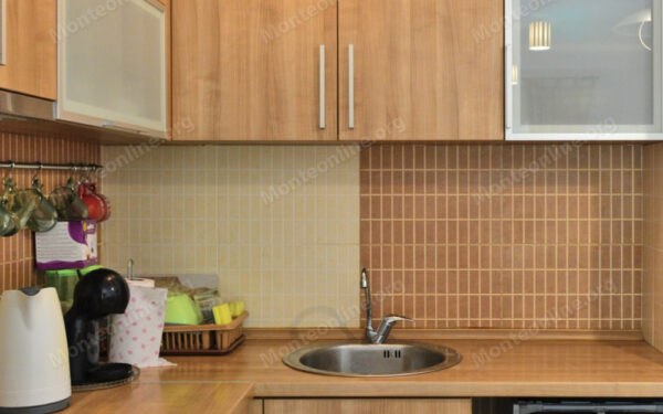 kvartira s 1 spalnej v klubnom dome s bassejnom v budve rajon lazi 10