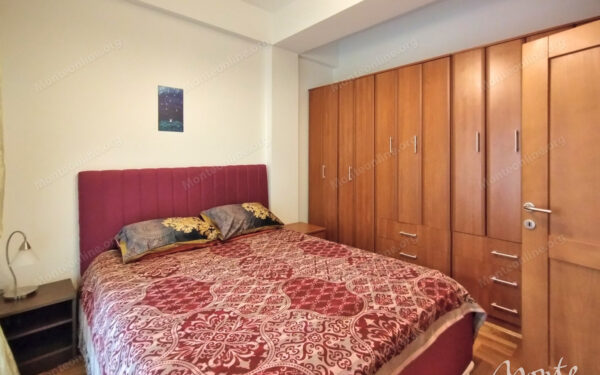 kvartira s 1 spalnej v klubnom dome s bassejnom v budve rajon lazi 12