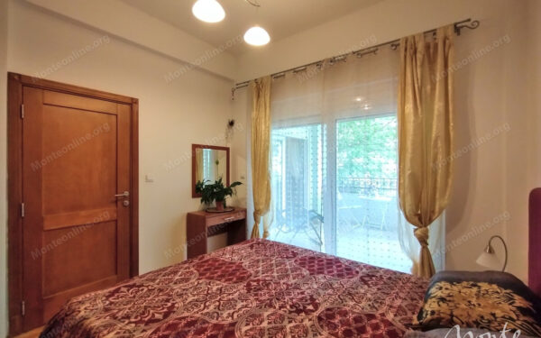 kvartira s 1 spalnej v klubnom dome s bassejnom v budve rajon lazi 13