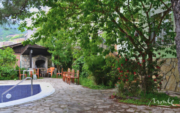 kvartira s 1 spalnej v klubnom dome s bassejnom v budve rajon lazi 20