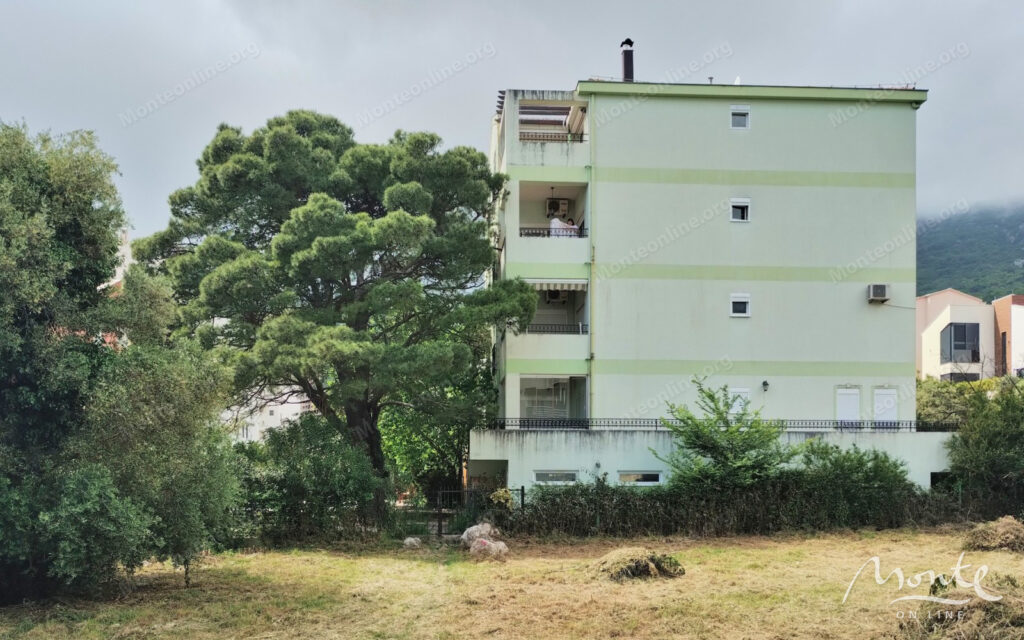 kvartira s 1 spalnej v klubnom dome s bassejnom v budve rajon lazi 26