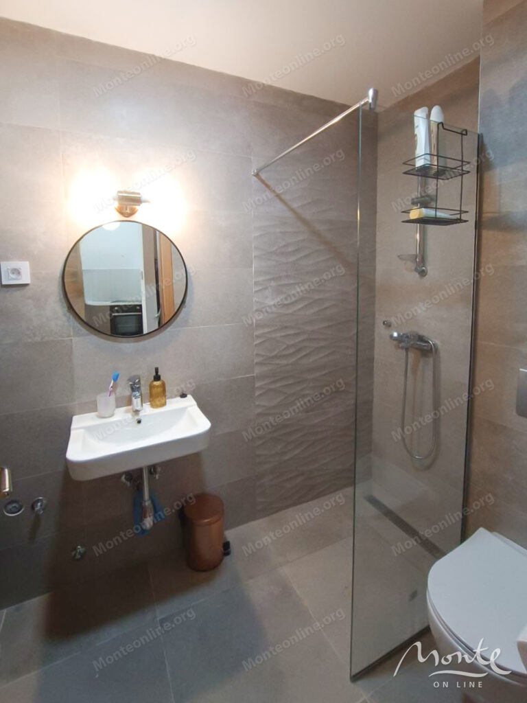 kvartira s 1 spalnej v novom dome nedaleko ot morya v bechichi 05