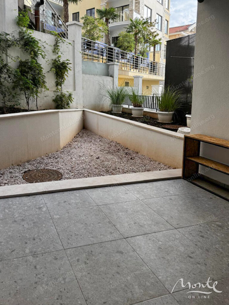 kvartira s 1 spalnej v novom zhilom komplekse s bassejnom bechichi 12