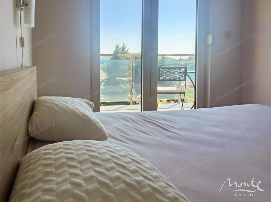 kvartira s 2 spalnyami na pervoj linii s vidom na more v bechichi 07