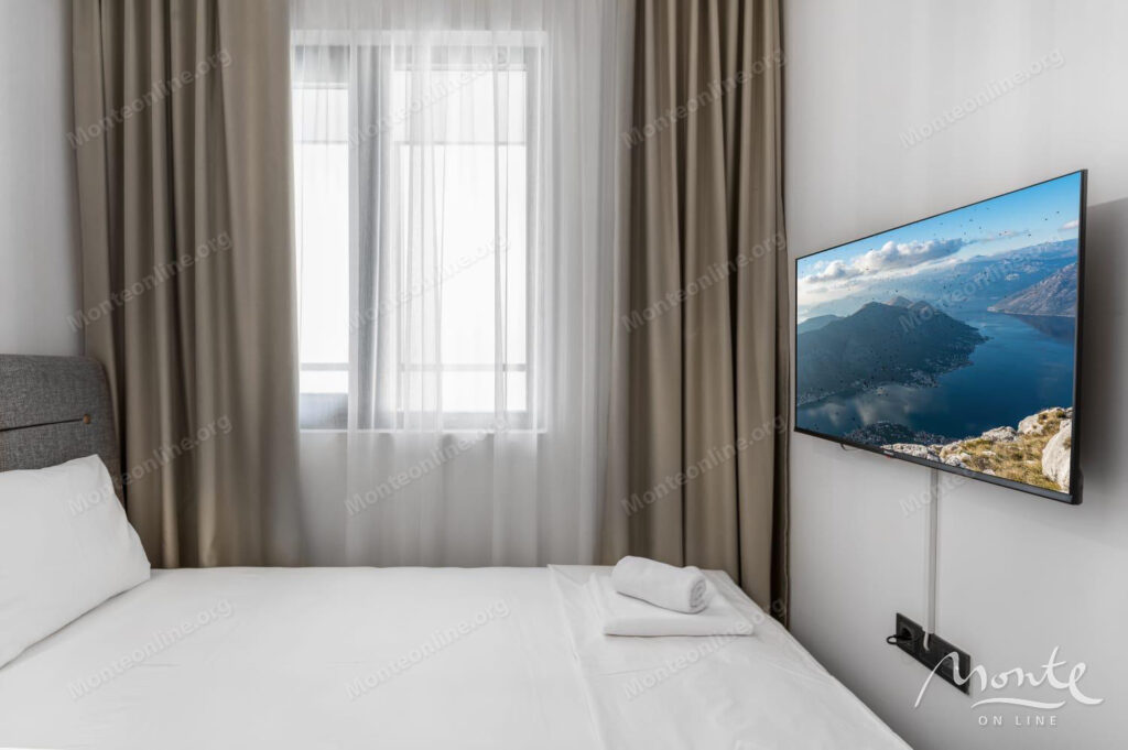 kvartira s 2 spalnyami s panoramnym vidom na more v sveti stefane 07