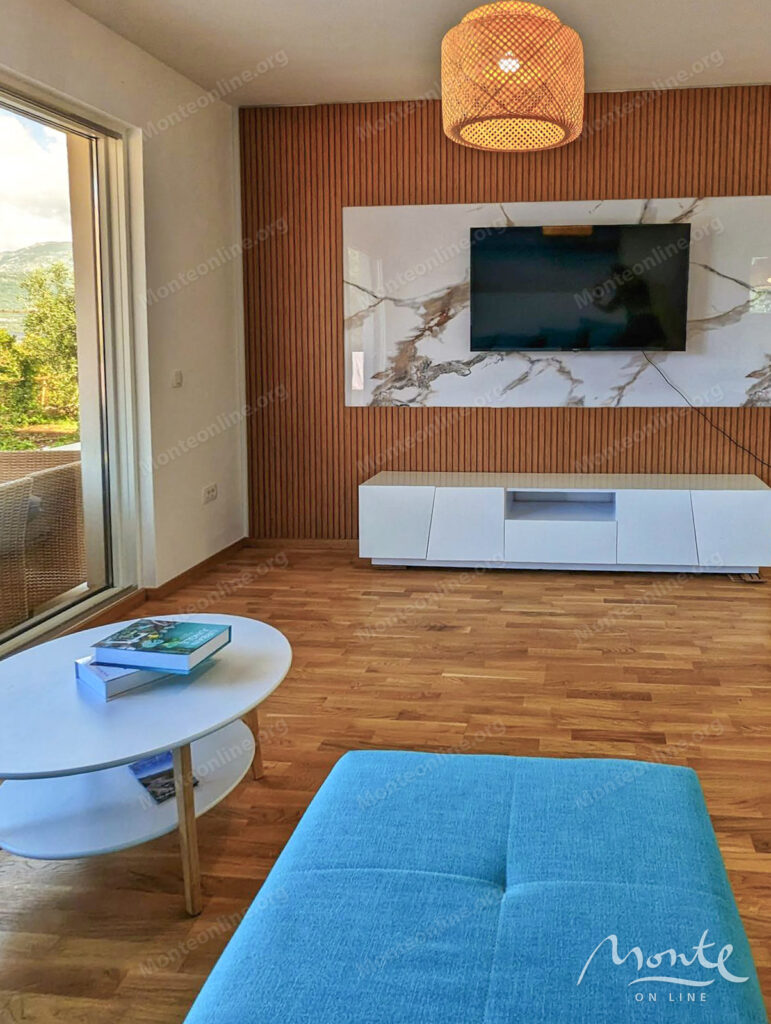 kvartira s 2 spalnyami u morya s parkingom i privatnym prichalom v dzhurashevichi tivat 03