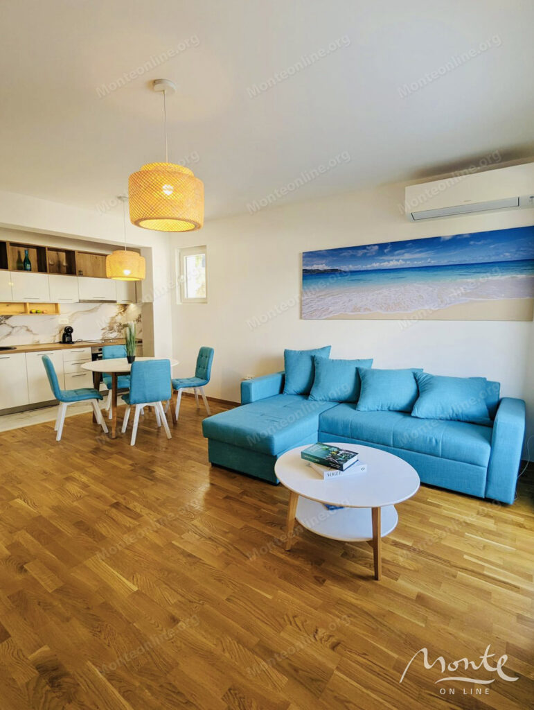 kvartira s 2 spalnyami u morya s parkingom i privatnym prichalom v dzhurashevichi tivat 04