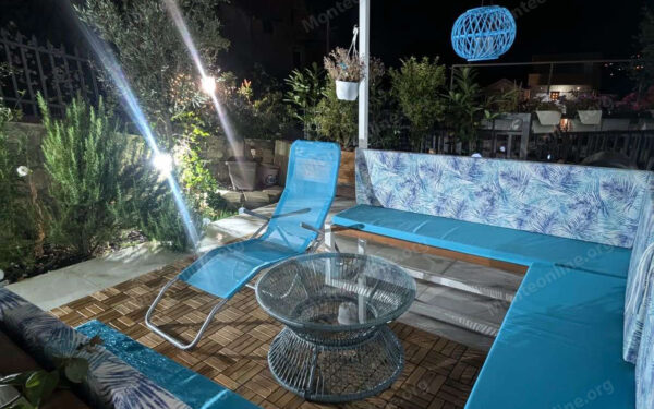 kvartira s 2 spalnyami u morya s parkingom i privatnym prichalom v dzhurashevichi tivat 13