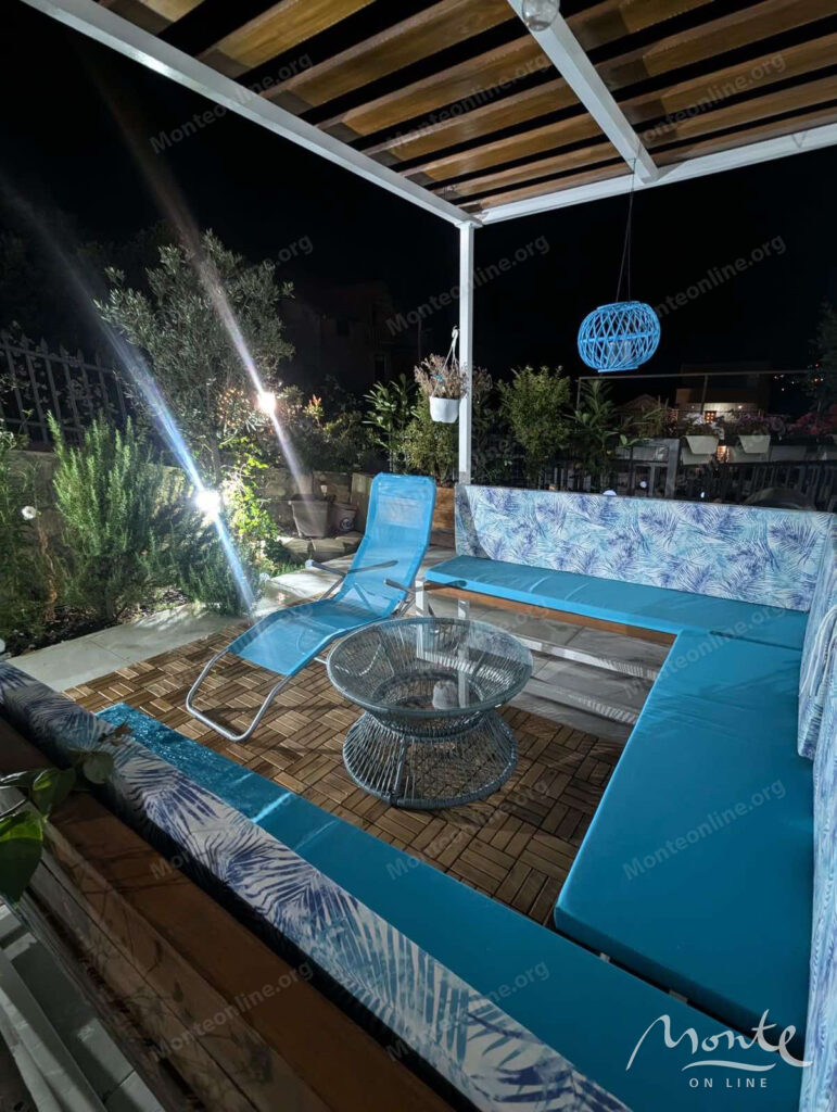 kvartira s 2 spalnyami u morya s parkingom i privatnym prichalom v dzhurashevichi tivat 13