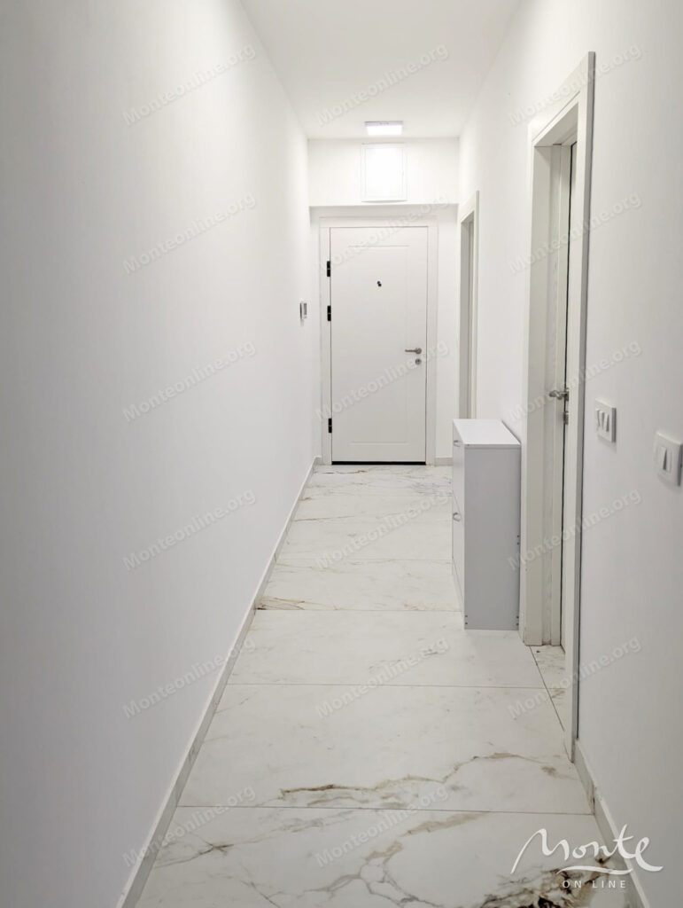 kvartira s 2 spalnyami u morya s parkingom i privatnym prichalom v dzhurashevichi tivat 15