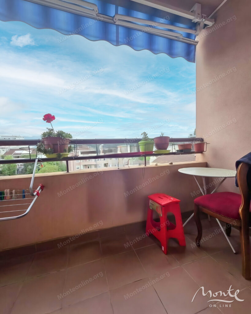 meblirovannaya kvartira s 3 spalnyami i 2 terrasami v momishichi podgoricza 15