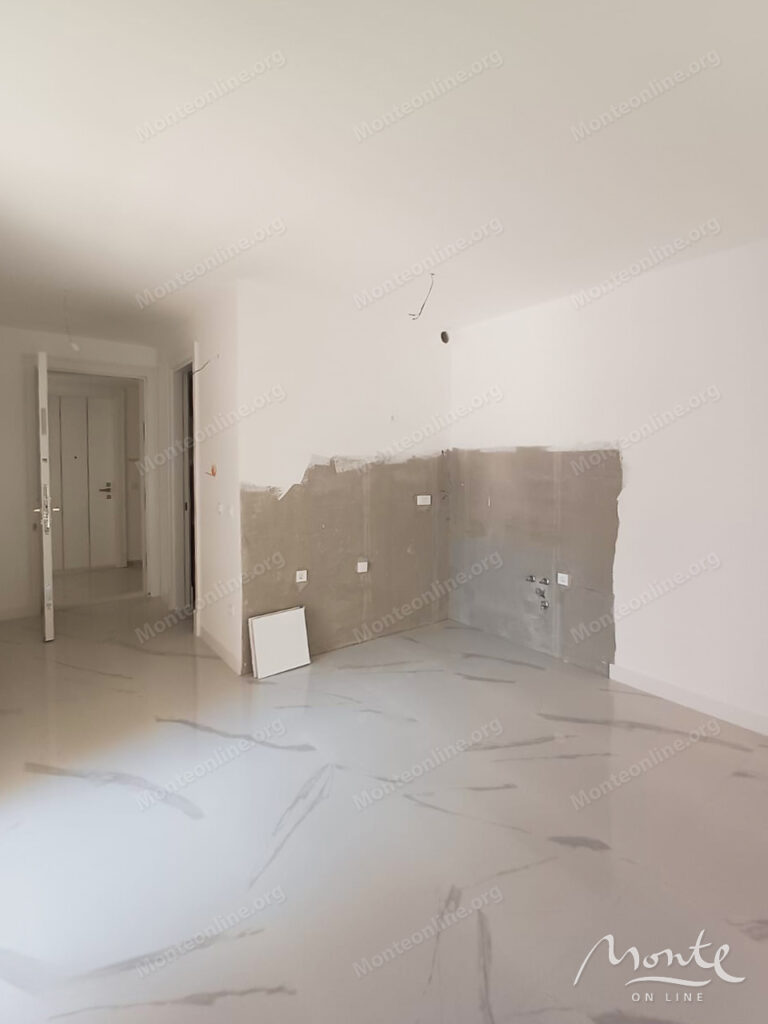 novaya prostornaya studiya v zhilom komplekse s bassejnom v bare 03