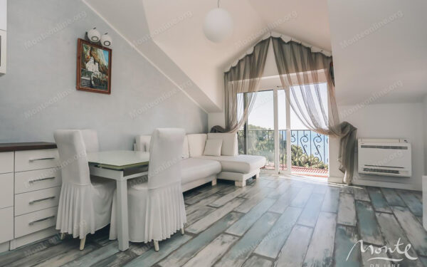 penthaus s 4 spalnyami v sveti stefane s vidom na more i gory 02