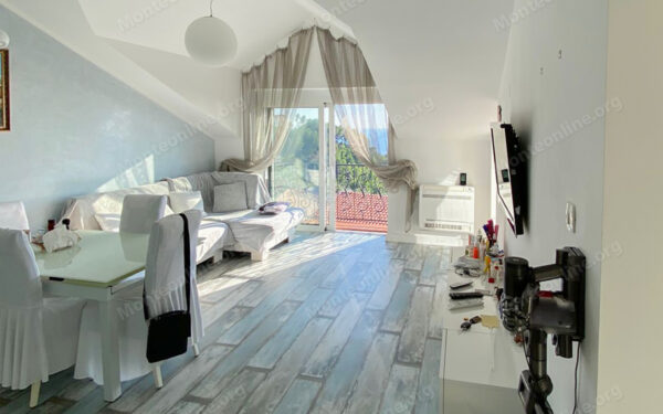 penthaus s 4 spalnyami v sveti stefane s vidom na more i gory 04