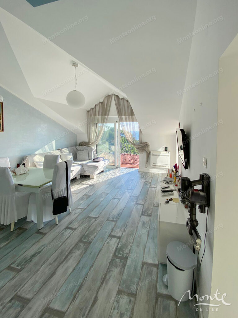 penthaus s 4 spalnyami v sveti stefane s vidom na more i gory 04