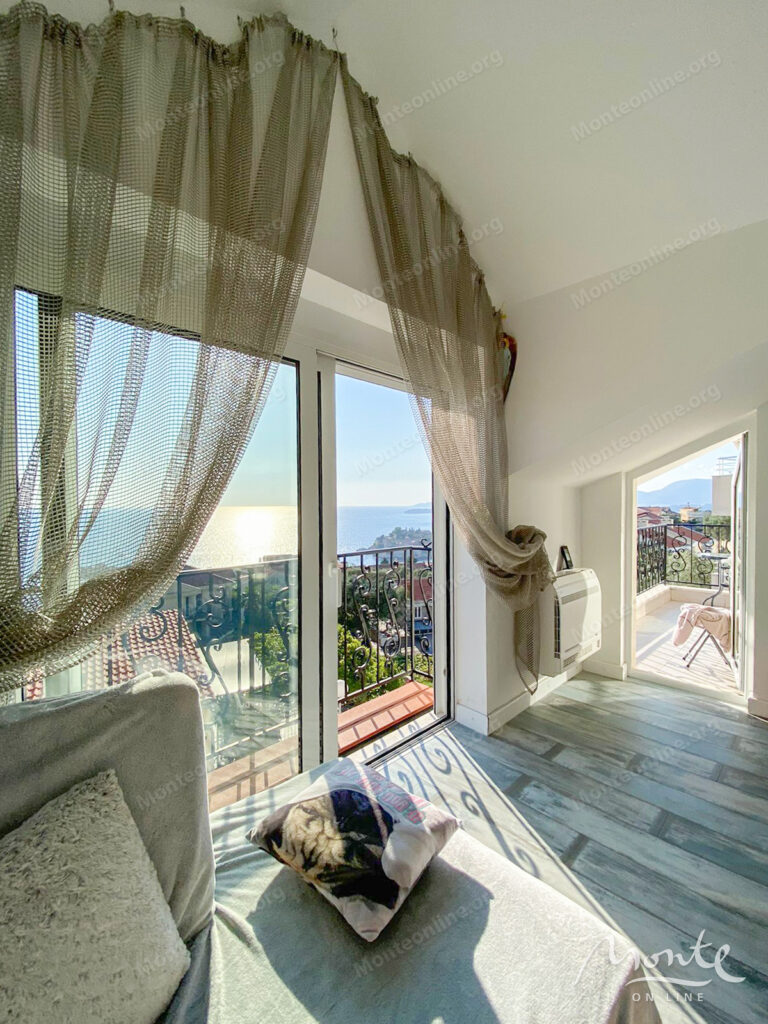 penthaus s 4 spalnyami v sveti stefane s vidom na more i gory 06