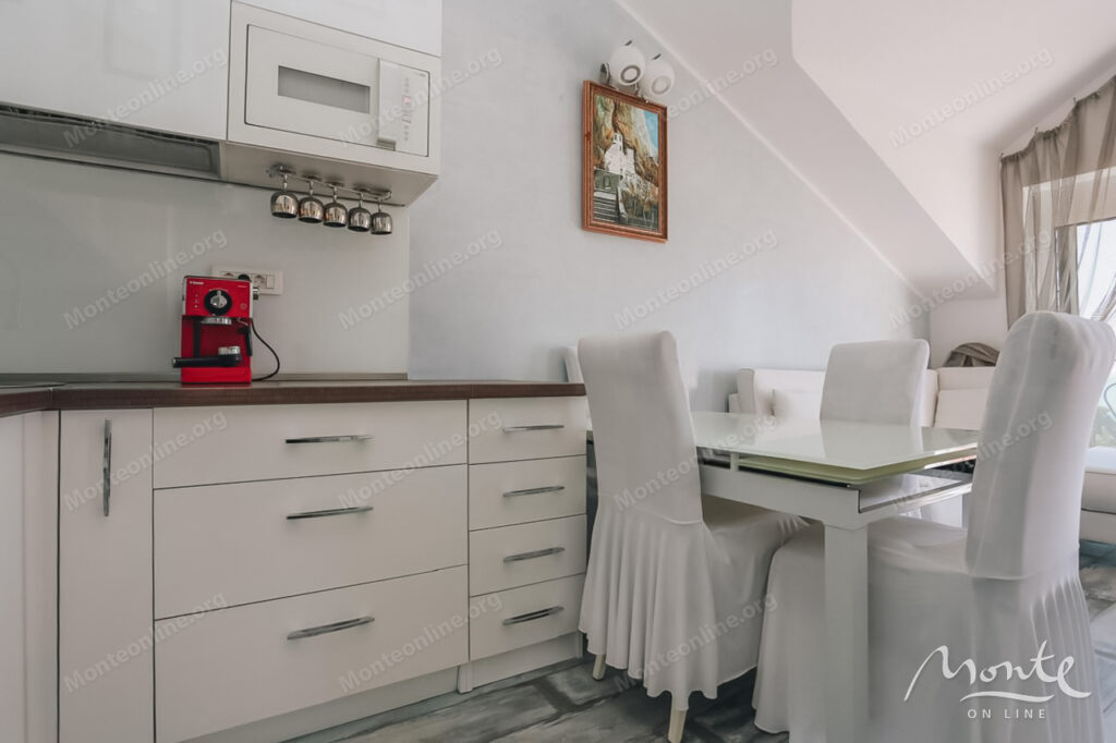 penthaus s 4 spalnyami v sveti stefane s vidom na more i gory 07