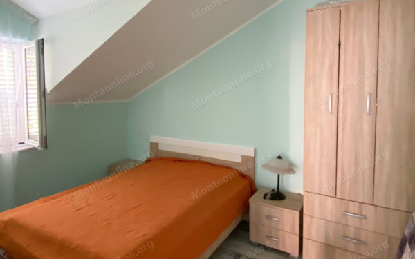 penthaus s 4 spalnyami v sveti stefane s vidom na more i gory 08