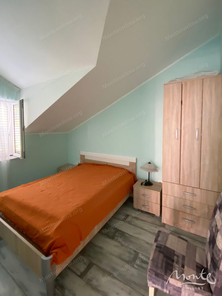 penthaus s 4 spalnyami v sveti stefane s vidom na more i gory 08