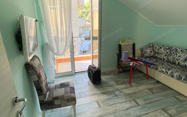 penthaus s 4 spalnyami v sveti stefane s vidom na more i gory 10