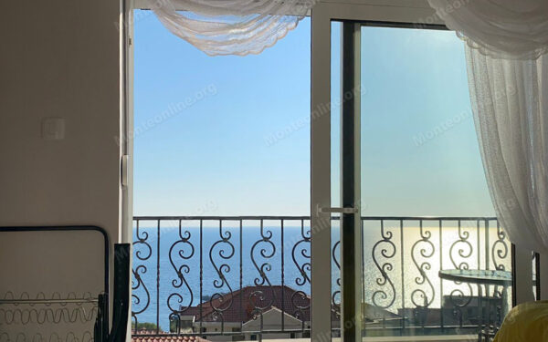 penthaus s 4 spalnyami v sveti stefane s vidom na more i gory 13